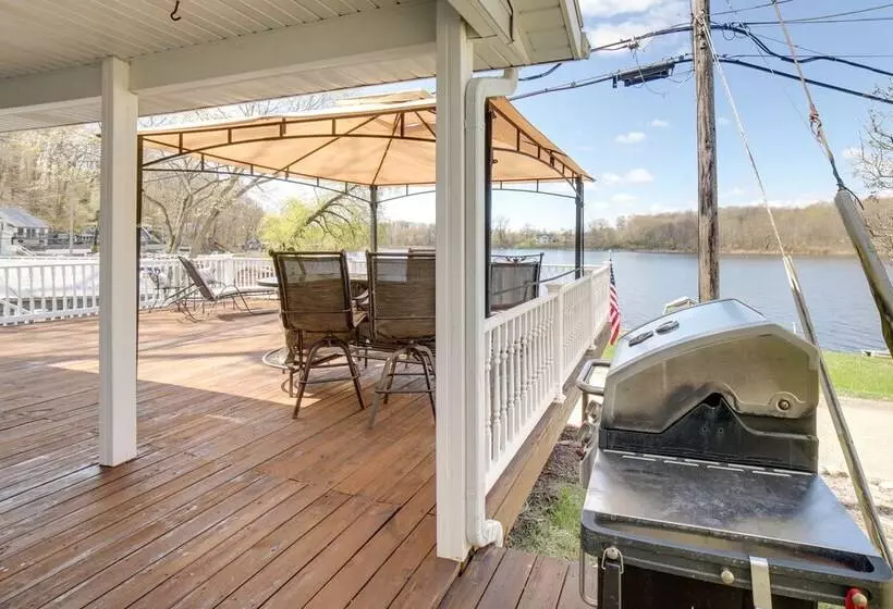 Big Pine Island Lake Cottage W/ Boat Dock & Kayaks