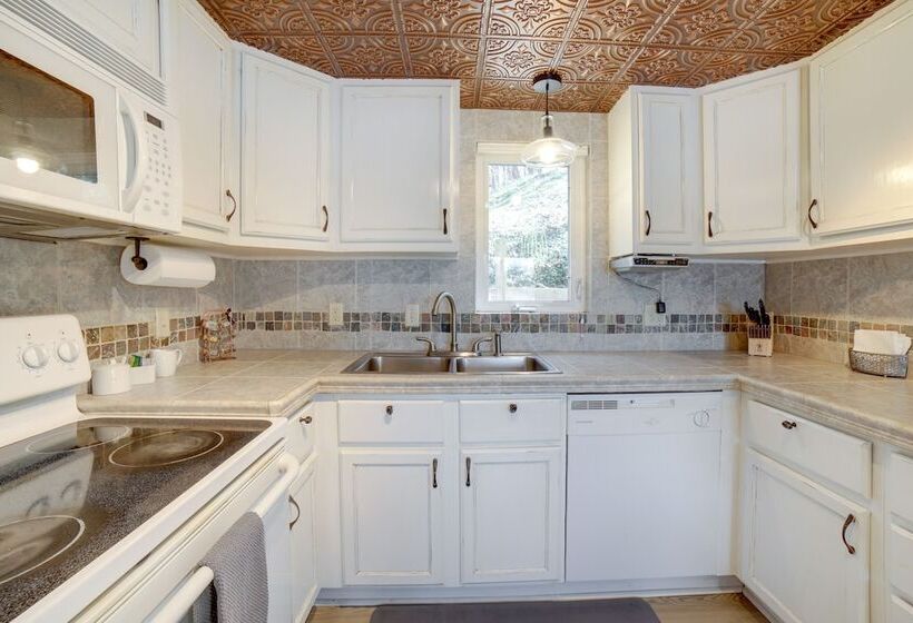 Big Pine Island Lake Cottage W/ Boat Dock & Kayaks