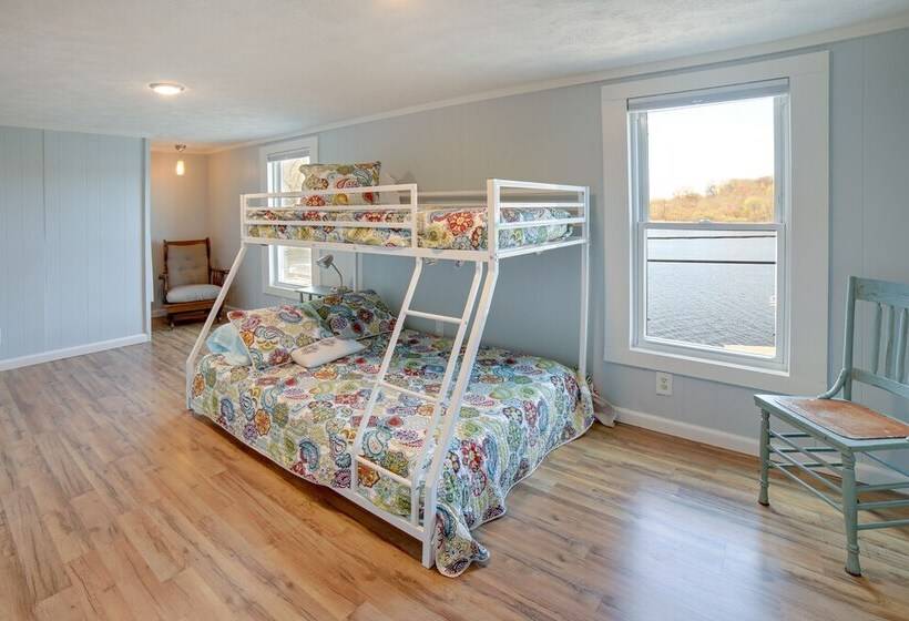 Big Pine Island Lake Cottage W/ Boat Dock & Kayaks