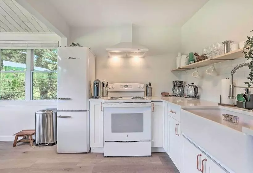 Catskills Sanctuary W/ Lake Access + Hot Tub