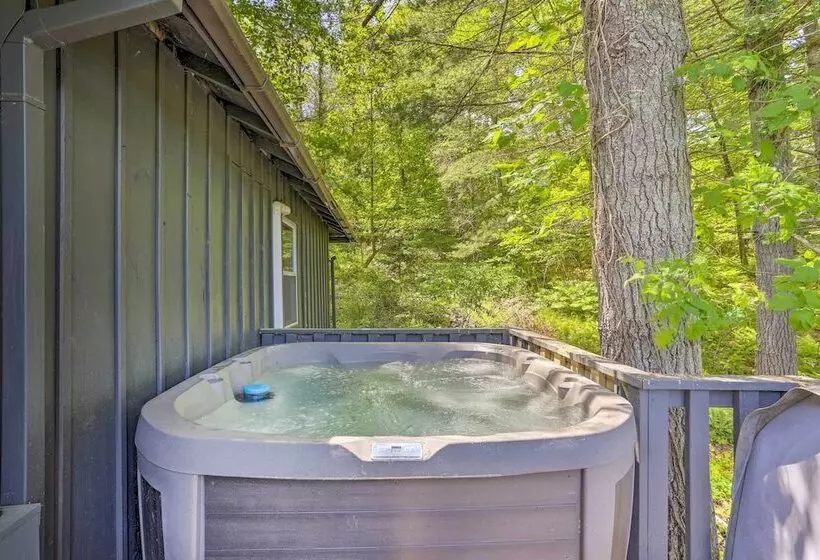 Catskills Sanctuary W/ Lake Access + Hot Tub