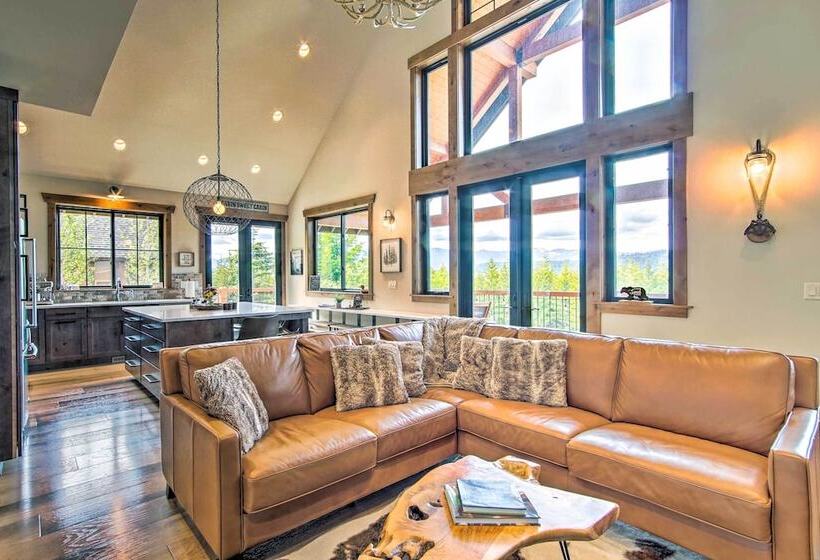 Cle Elum Cabin W/ Hot Tub & Breathtaking View