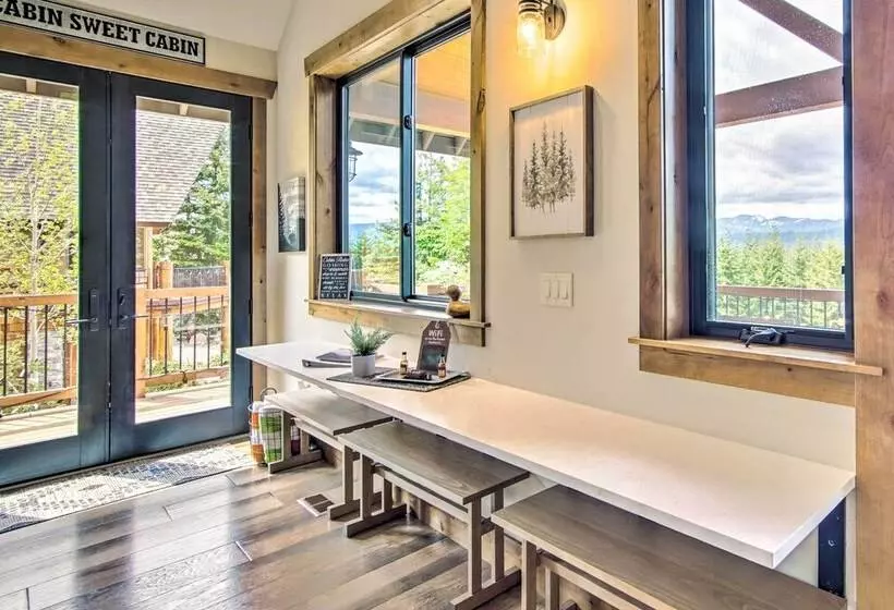 Cle Elum Cabin W/ Hot Tub & Breathtaking View