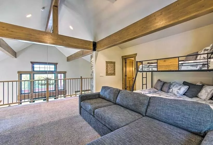 Cle Elum Cabin W/ Hot Tub & Breathtaking View