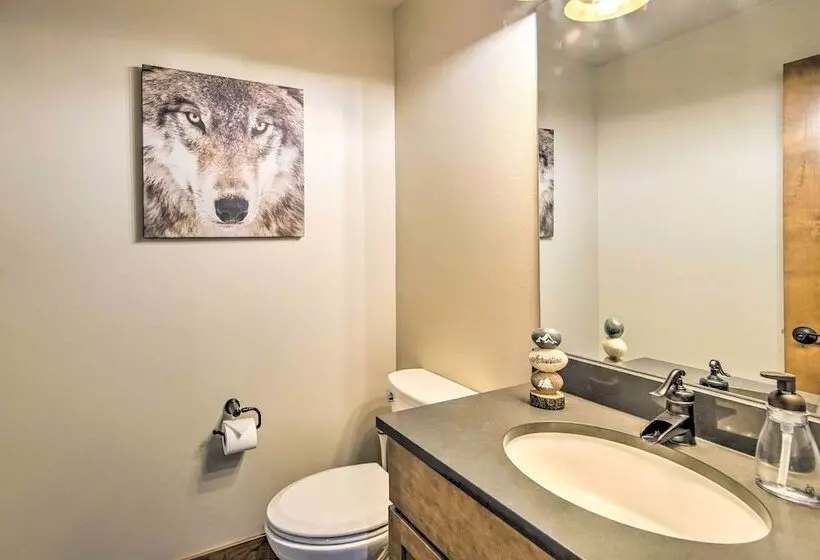 Cle Elum Cabin W/ Hot Tub & Breathtaking View