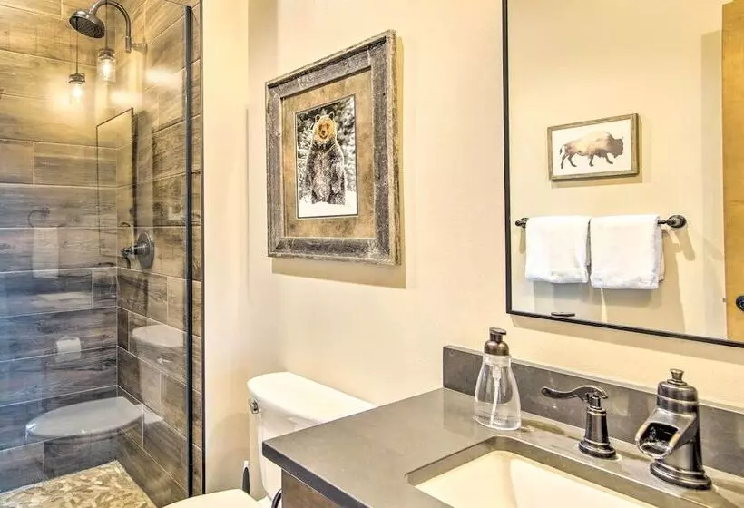 Cle Elum Cabin W/ Hot Tub & Breathtaking View