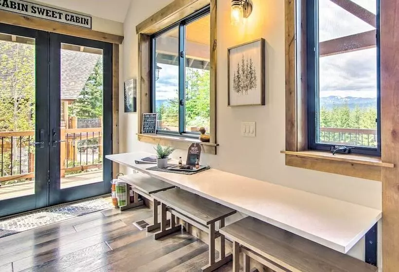 Cle Elum Cabin W/ Hot Tub & Breathtaking View