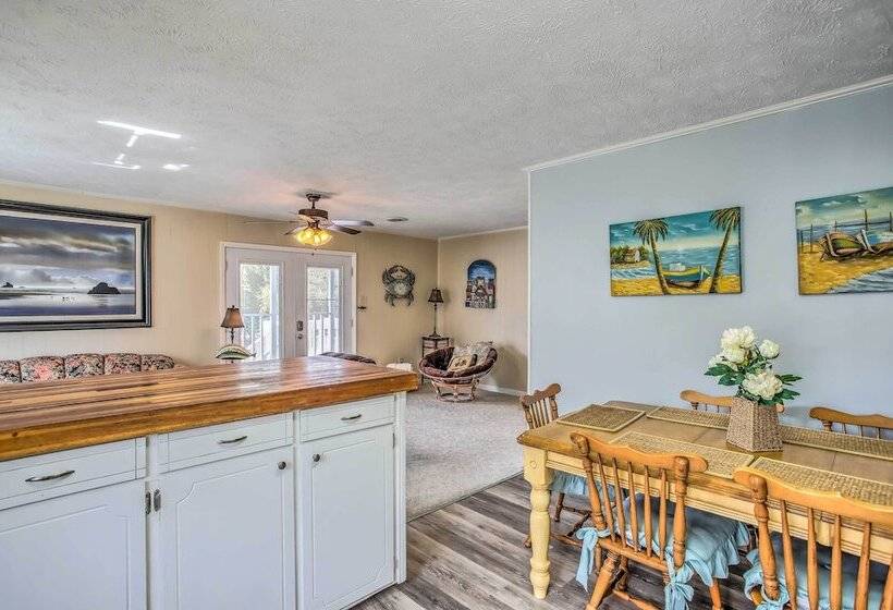 Walk To Beach: Family Home Near Barefoot Landing!