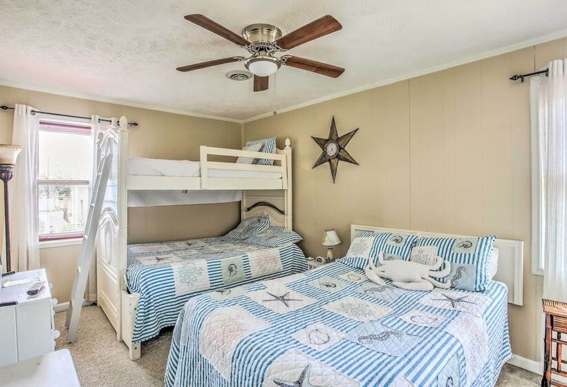 Walk To Beach: Family Home Near Barefoot Landing!