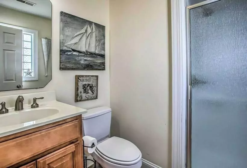 Coastal Retreat W/ Hot Tub: Steps To Beach!