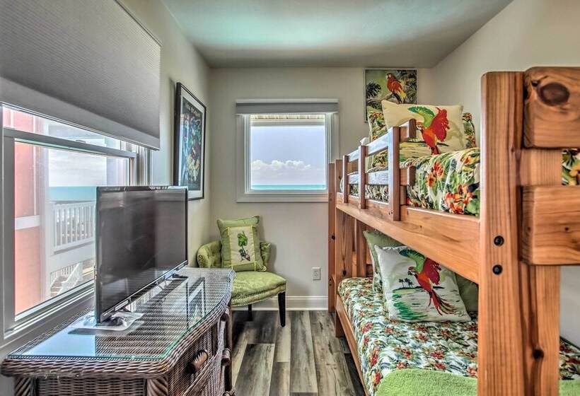 Coastal Retreat W/ Hot Tub: Steps To Beach!