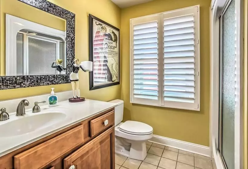 Coastal Retreat W/ Hot Tub: Steps To Beach!