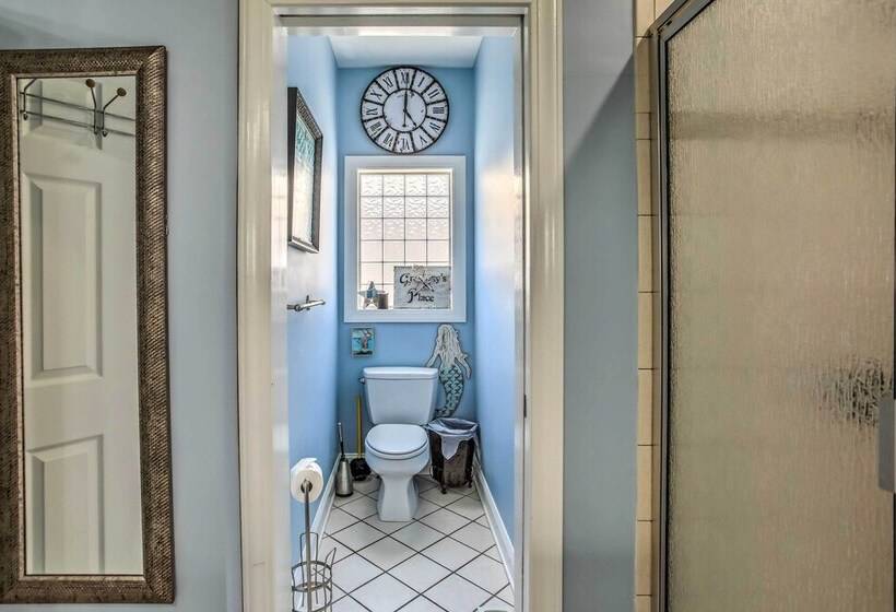 Coastal Retreat W/ Hot Tub: Steps To Beach!