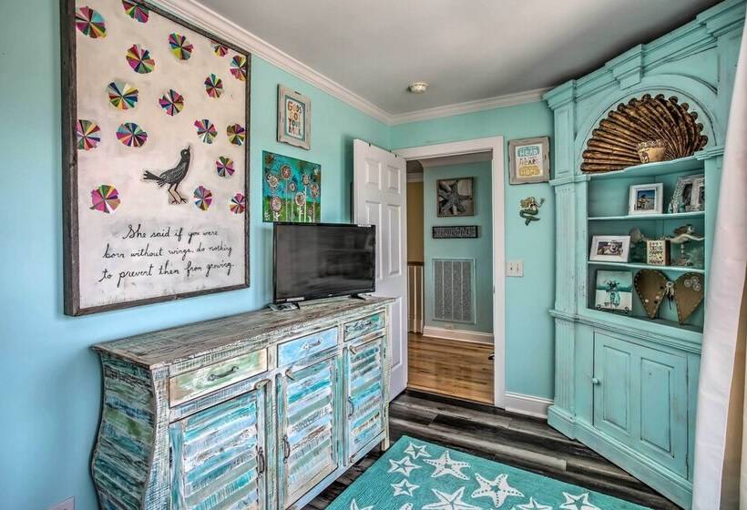 Coastal Retreat W/ Hot Tub: Steps To Beach!