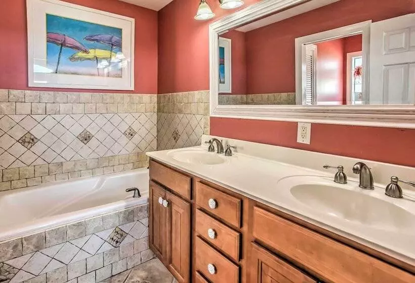 Coastal Retreat W/ Hot Tub: Steps To Beach!