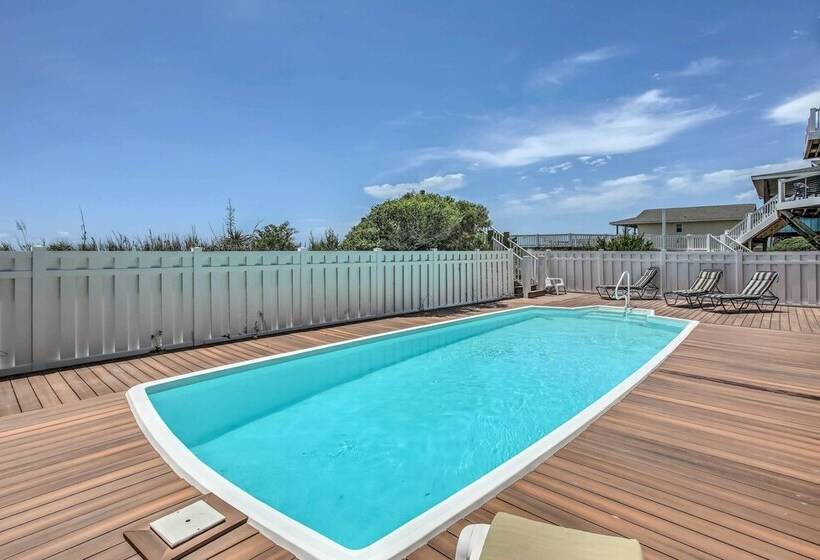 Coastal Retreat W/ Hot Tub: Steps To Beach!