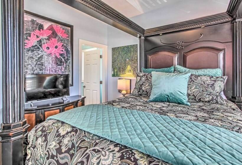 Coastal Retreat W/ Hot Tub: Steps To Beach!