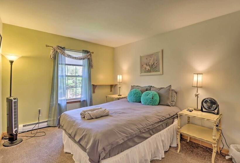 Colonial House In Quiet Area Near Camelback Resort