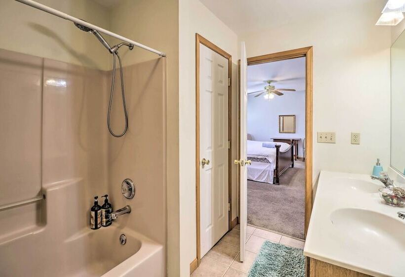 Colonial House In Quiet Area Near Camelback Resort