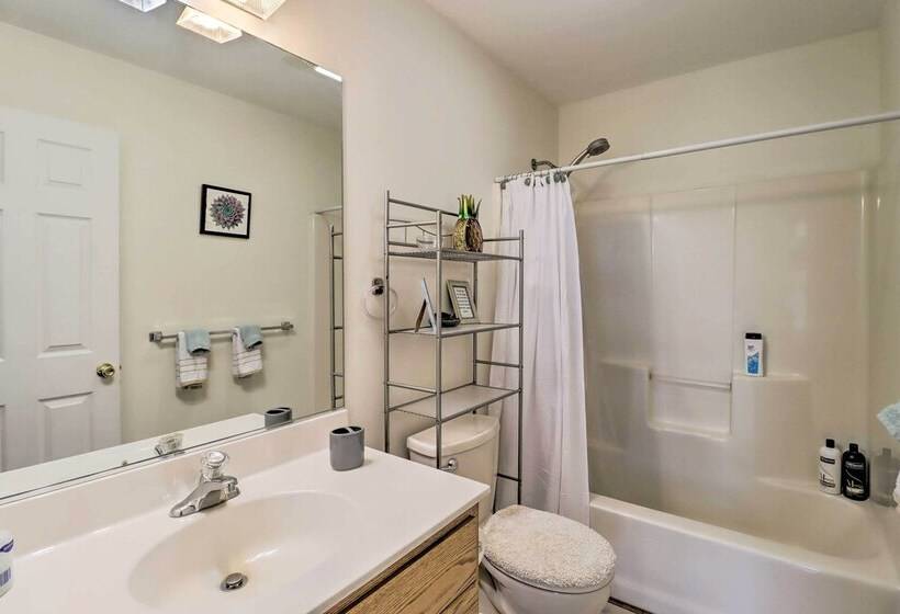 Colonial House In Quiet Area Near Camelback Resort