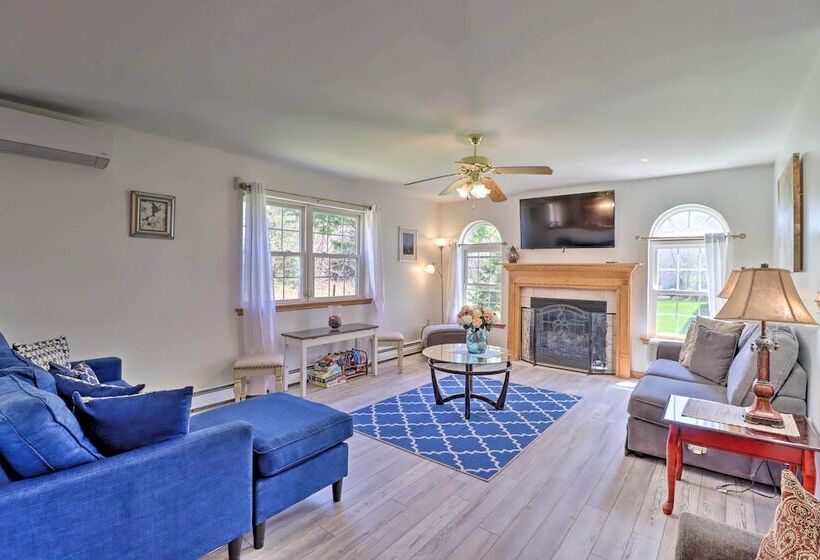 Colonial House In Quiet Area Near Camelback Resort