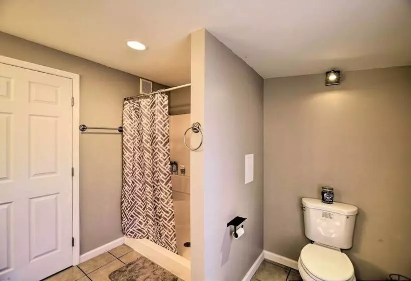 Cozy Bristol Home W/ Yard ~ 1 Mile To Downtown!