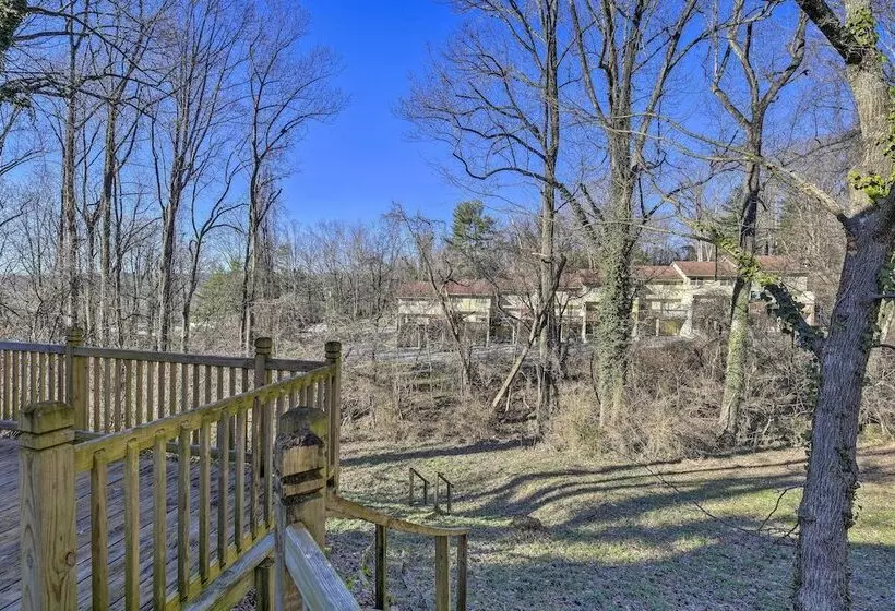 Cozy Bristol Home W/ Yard ~ 1 Mile To Downtown!