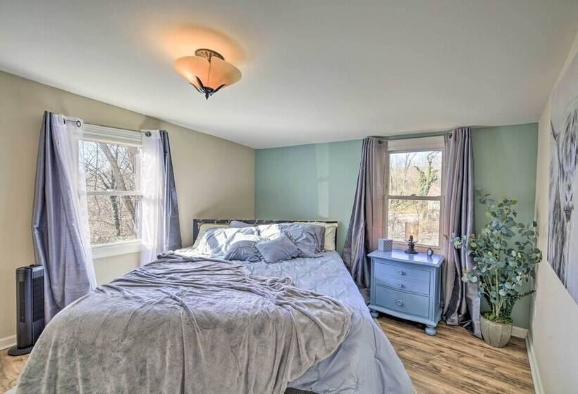 Cozy Bristol Home W/ Yard ~ 1 Mile To Downtown!