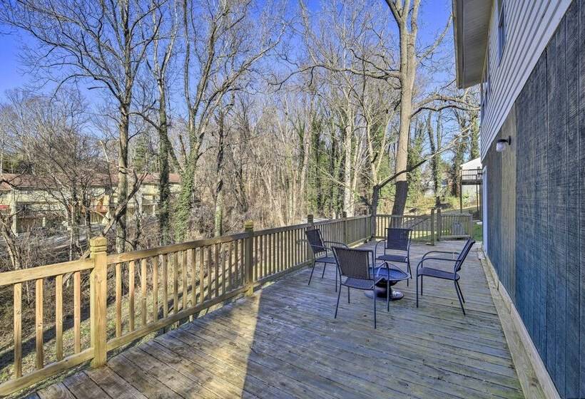 Cozy Bristol Home W/ Yard ~ 1 Mile To Downtown!