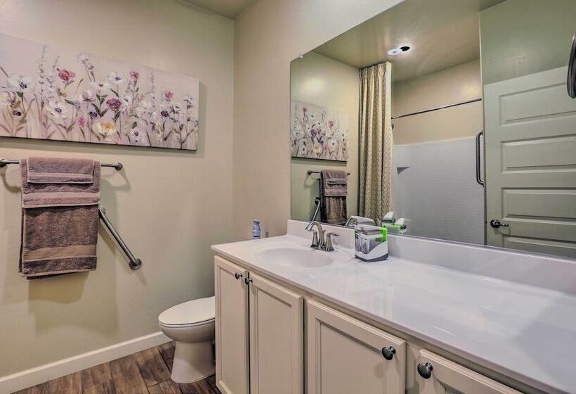 Delightful Family Friendly House W/ Fire Pit!