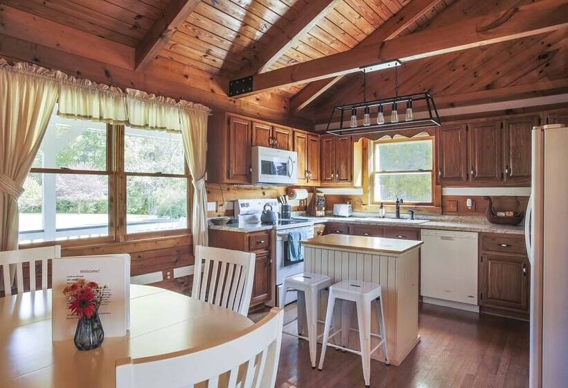 Family Home W/ Porch & Center Hill Lake Views!