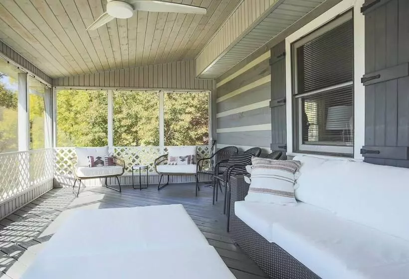 Family Home W/ Porch & Center Hill Lake Views!