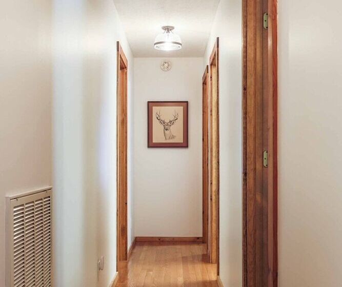 Family Home W/ Porch & Center Hill Lake Views!