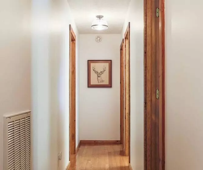 Family Home W/ Porch & Center Hill Lake Views!