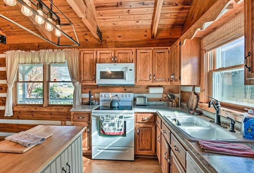 Family Home W/ Porch & Center Hill Lake Views!