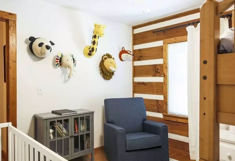 Family Home W/ Porch & Center Hill Lake Views!