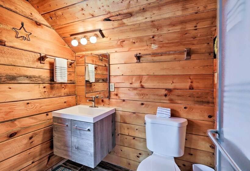 Fully Remodeled Munds Park Cabin: Deck & Fireplace