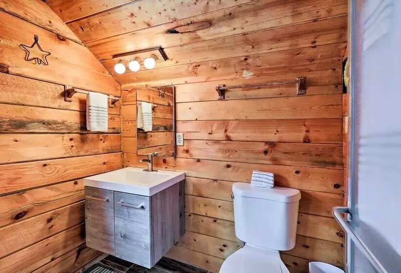 Fully Remodeled Munds Park Cabin: Deck & Fireplace