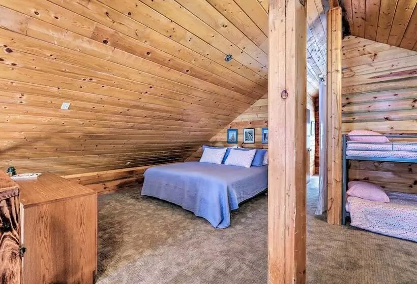 Fully Remodeled Munds Park Cabin: Deck & Fireplace