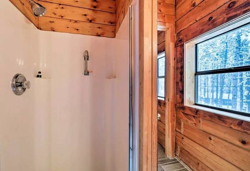 Fully Remodeled Munds Park Cabin: Deck & Fireplace
