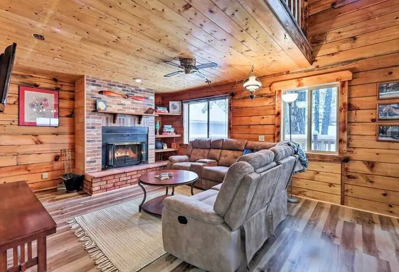 Fully Remodeled Munds Park Cabin: Deck & Fireplace