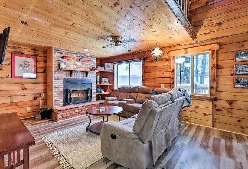 Fully Remodeled Munds Park Cabin: Deck & Fireplace