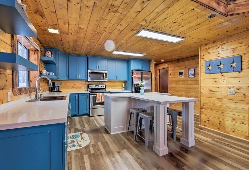 Fully Remodeled Munds Park Cabin: Deck & Fireplace