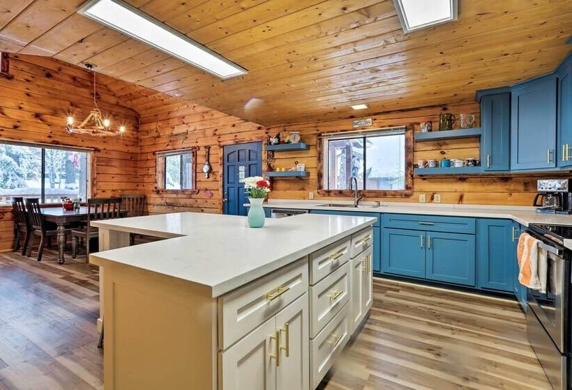 Fully Remodeled Munds Park Cabin: Deck & Fireplace