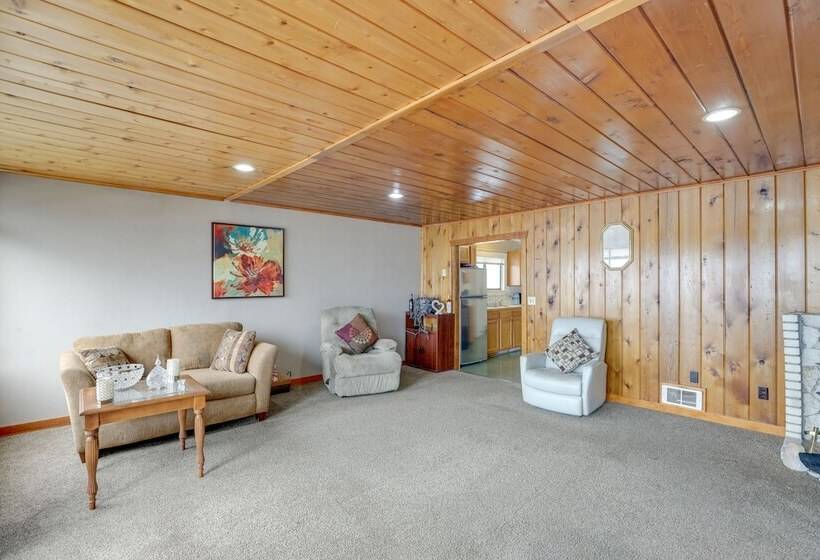 Hilltop Hideout W/ Sweeping Birch Bay Views