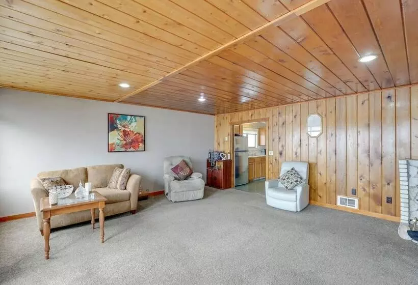 Hilltop Hideout W/ Sweeping Birch Bay Views