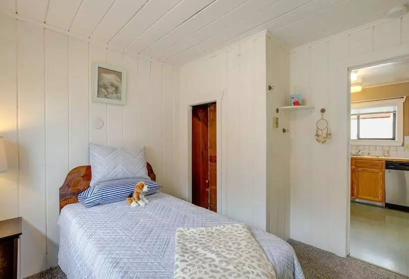 Hilltop Hideout W/ Sweeping Birch Bay Views