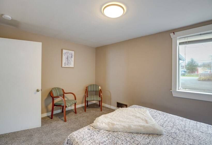 Hilltop Hideout W/ Sweeping Birch Bay Views