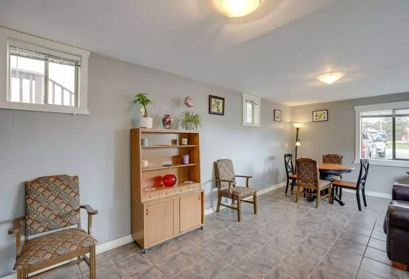 Hilltop Hideout W/ Sweeping Birch Bay Views