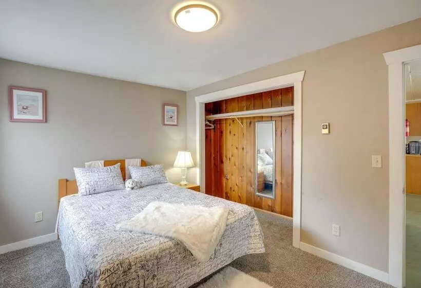 Hilltop Hideout W/ Sweeping Birch Bay Views